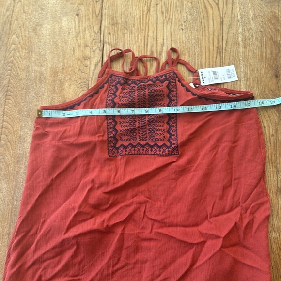 Chloe and Katie Sizemore tank open back - Picture 5 of 7